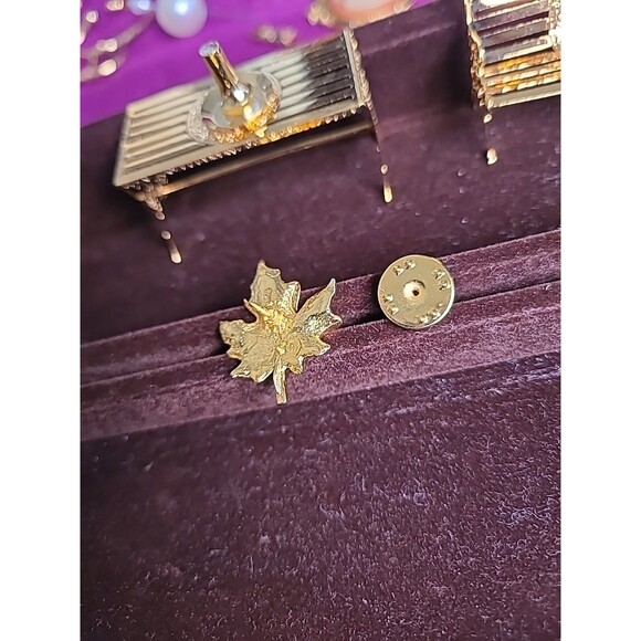 VTG Lapel Pinback Hat Pin Solid Gold Tone Maple Leaf - Picture 4 of 6